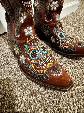 Authentic Cavender’s embroidered western boots purchased in Texas in 2021 🤠✨